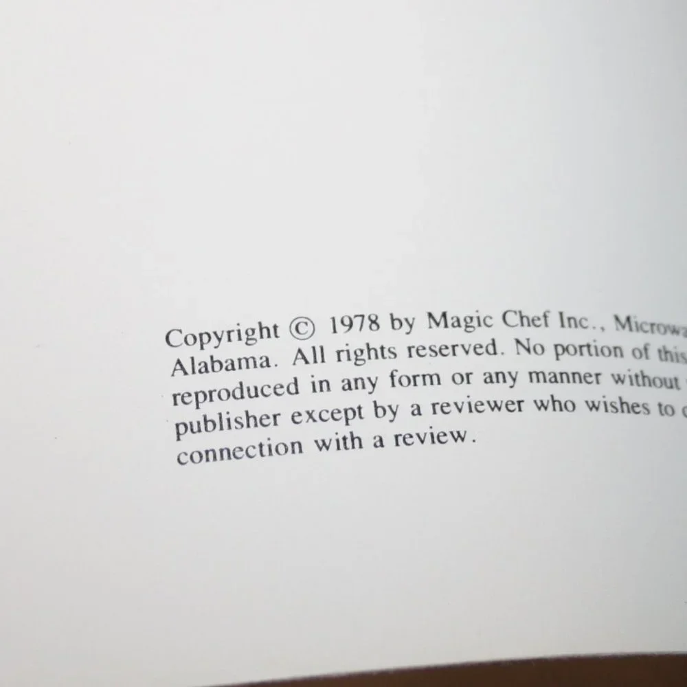 Vintage 1974 The New Magic of Microwave cookbook Magic Chef (Bf)